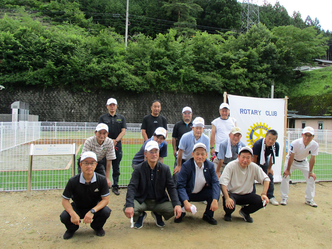 下呂特別支援学校へ「なかよし広場」を寄贈下呂特別支援学校へ「なかよし広場」を寄贈